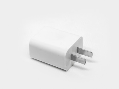 手機(jī)充電器粘接膠水案例，聚力牌一款適合耐老化密封絕緣的電子電器密封膠